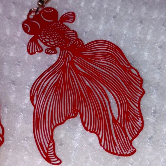 Beautiful Red Chinese goldfish fish dangling earrings - Picture 2 of 4